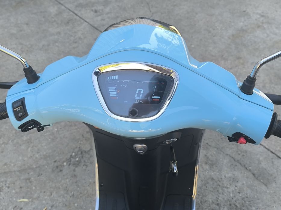 Vand scuter nou 50cc 1500km in garantie