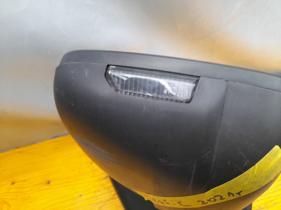 Огледало рено  Tрафик виваро Opel vivaro Renault Trafic 2021г