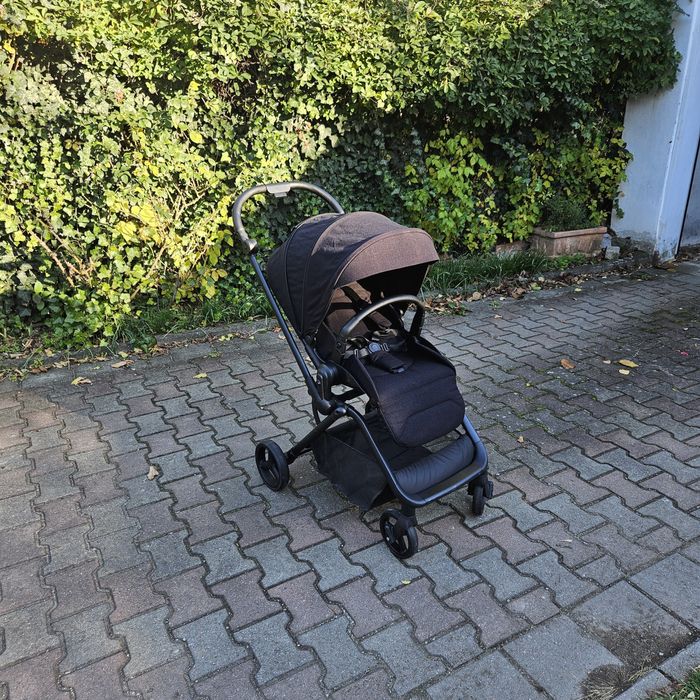 Carucior sport pliabil si reversibil