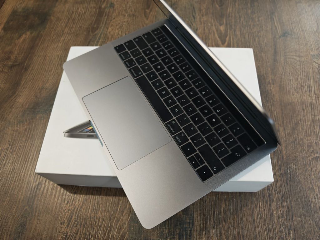 Macbook Pro 2017 16 GB RAM 512 GB SSD Touchbar