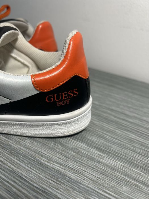 Adidași Guess Boy, marimea 36 negri cu șireturi portocalii