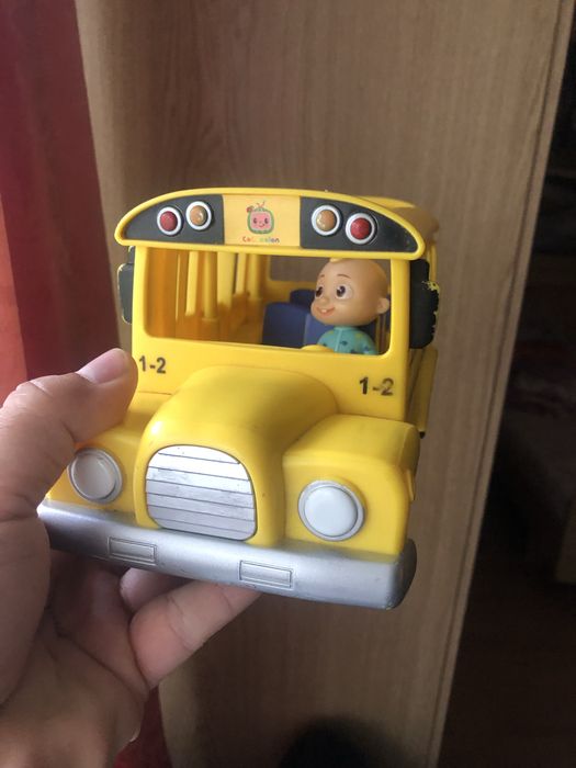 Autobuzul Cocomelon  cu bebelus