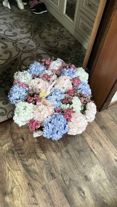 Цветы,свежие. Очеень большой
