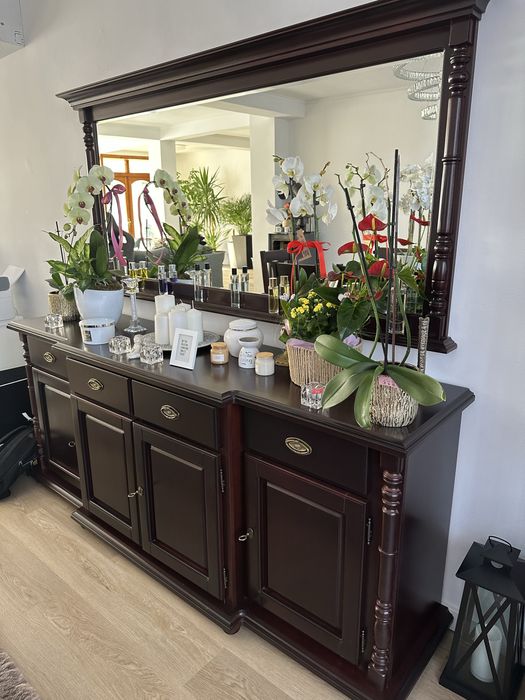 Set complet dining-sufragerie finisaj mahon, model Tudor