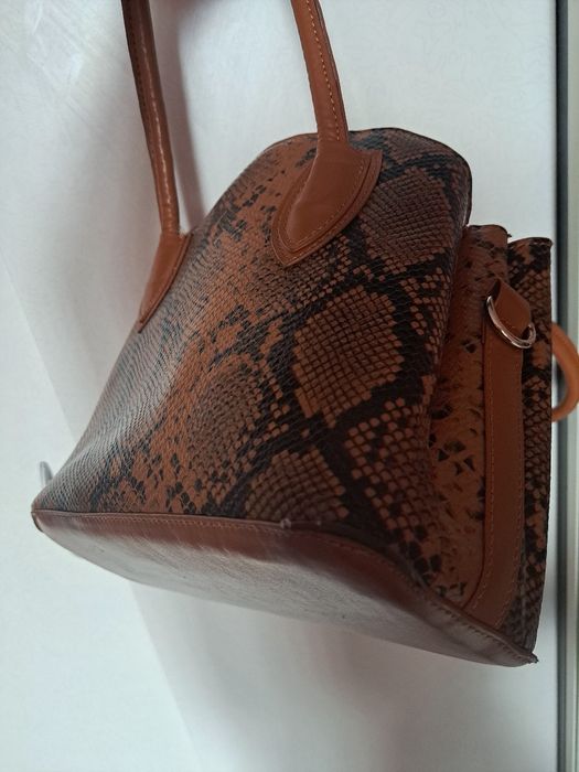 Чанта в кафяво змийски принт
