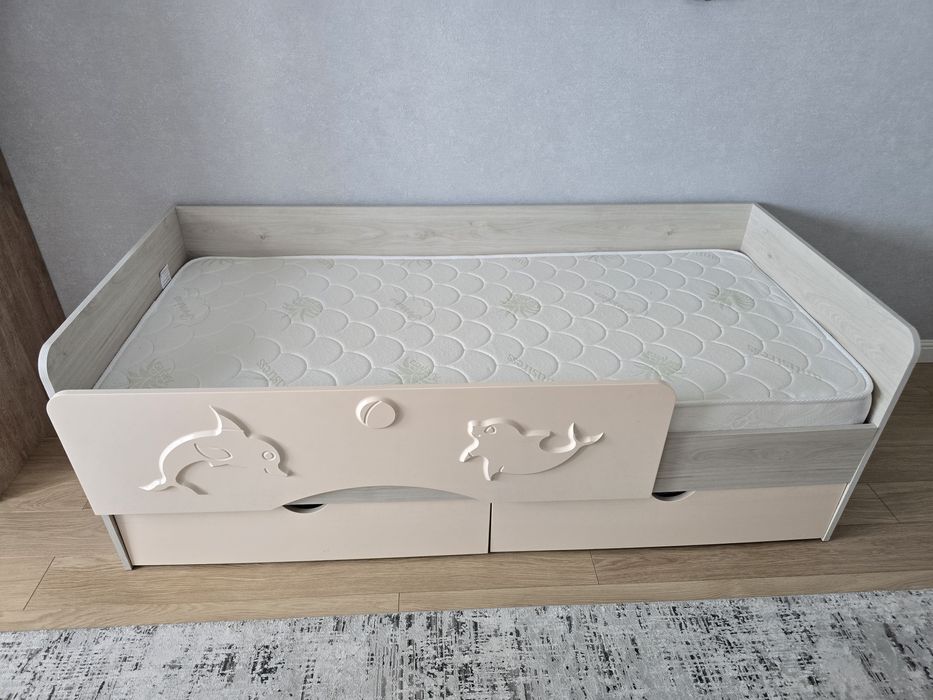 Продам кровать с матрасом