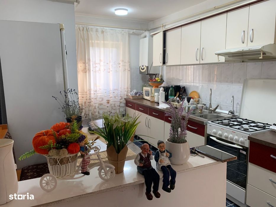 Apartament 3 camere+uscatorie, Bd. Republicii zona Canal 7