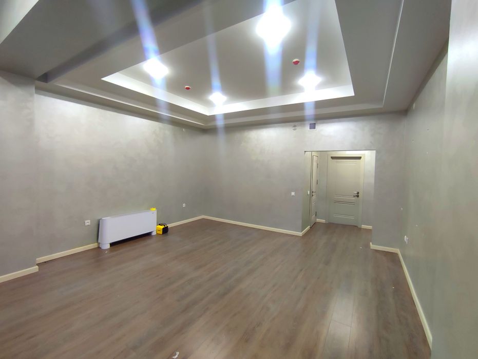 Стильный офис 42 м² в новом Бизнес-центре Яккасарай  (AX)