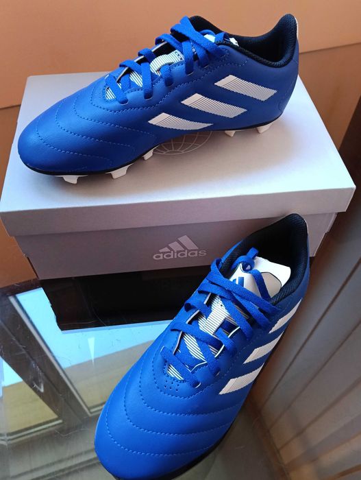 Нови детски обувки за футбол Adidas