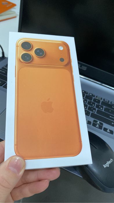 Продам телефон айфон 17 про