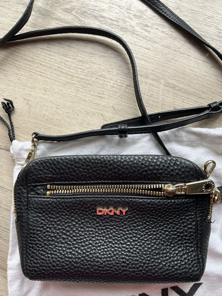 Дамска чантичка DKNY