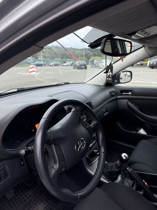 Toyota Avensis stare buna km originali am istoria pe cal vertical