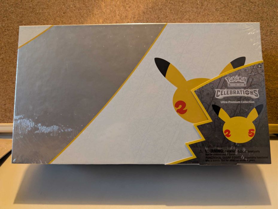 Pokémon TCG: Celebrations – Ultra Premium Collection, nou și sigilat