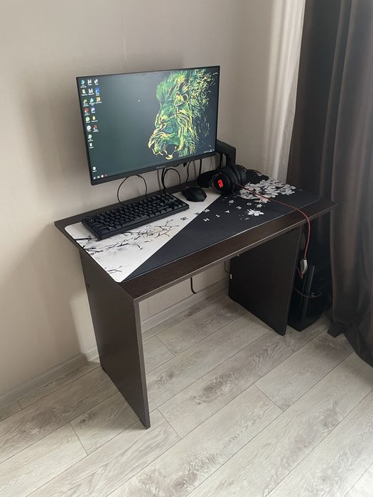 Продам компьютерный стол