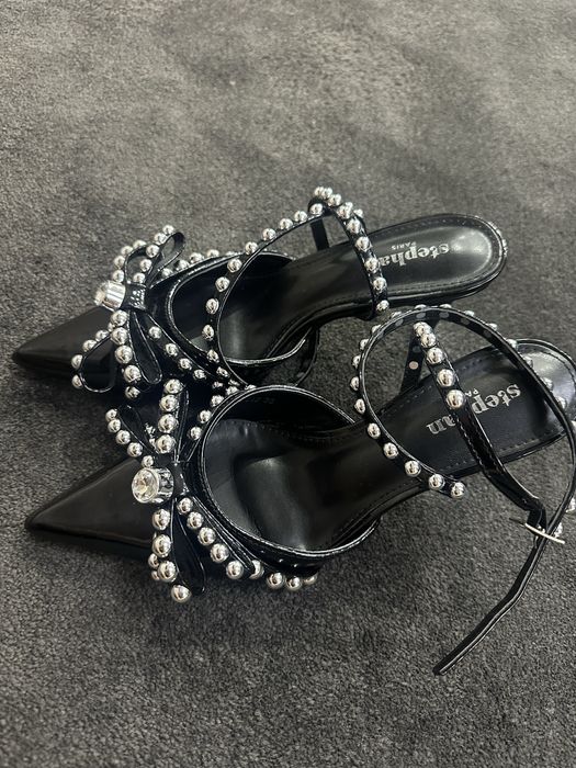 Черни официални обувки на ток