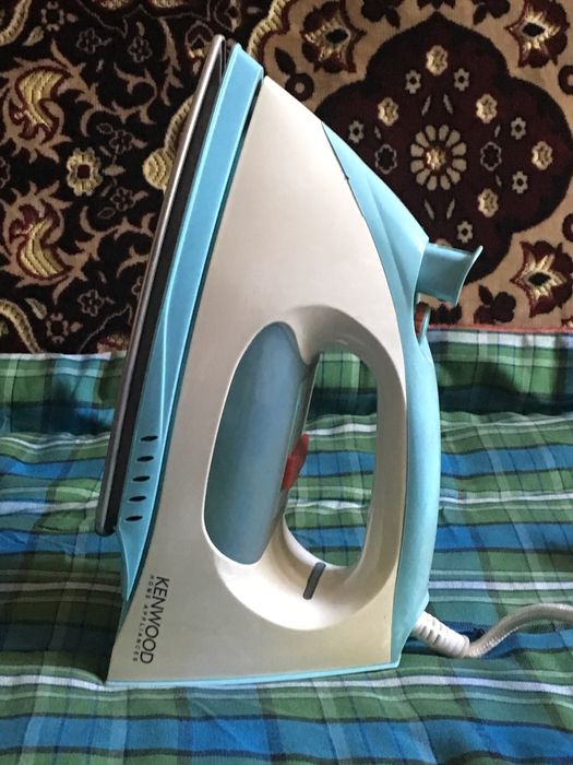 Продаю Утюг на запчасти за 3000