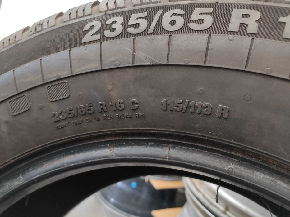 2бр Всесезонни Гуми 235 65 16 С - Continental