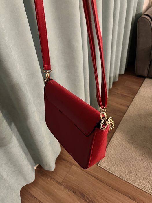 Чанта Louis Vuitton в червено