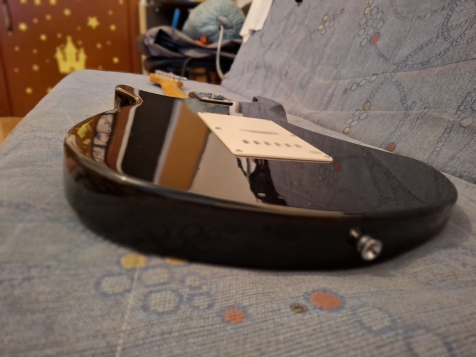 Chitara Electrică Behringer Strat Style - Gata de Scenă!