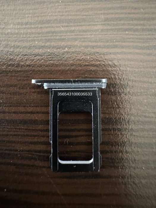iPhone 11 черен с парола на екрана, снимал съм IMEI