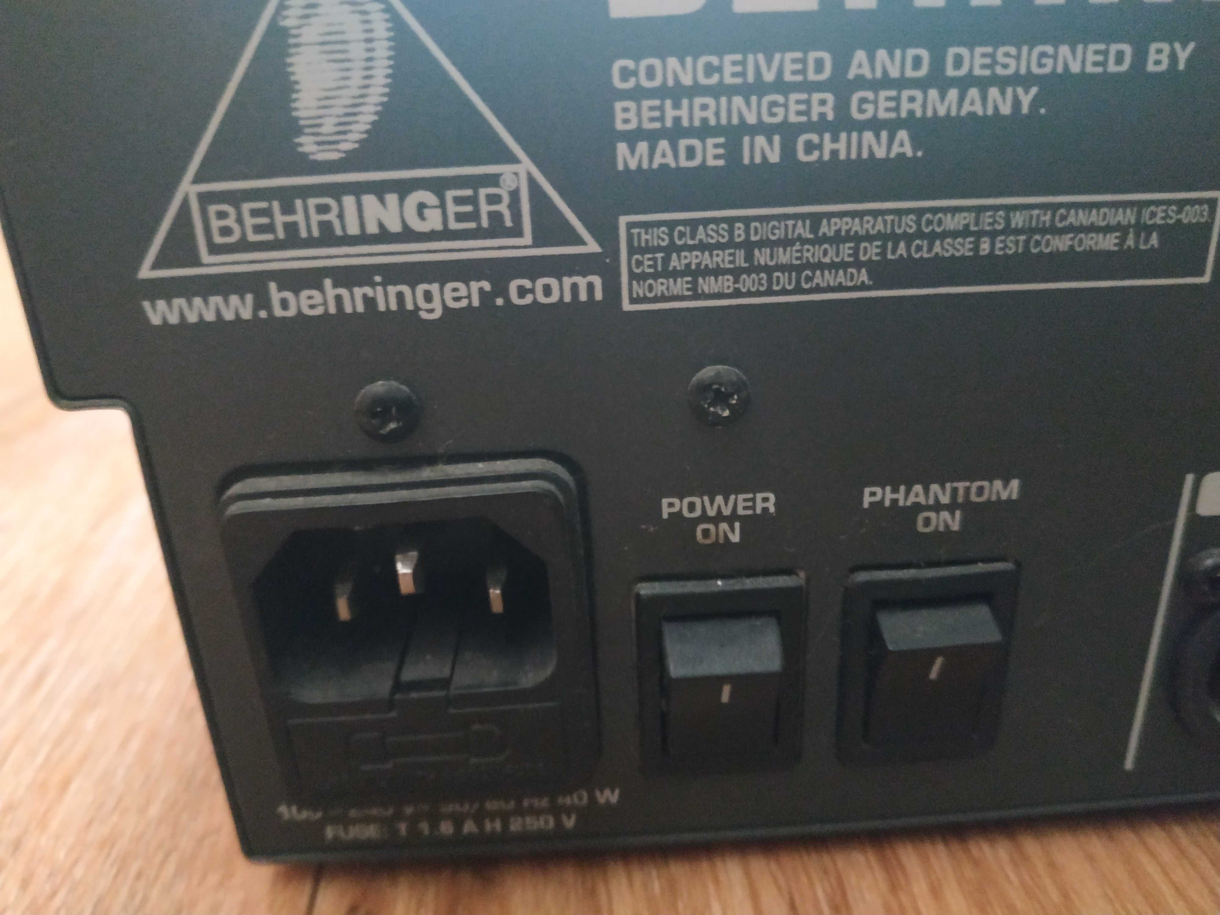 Микшерный пульт Behringer Xenyx 1204FX