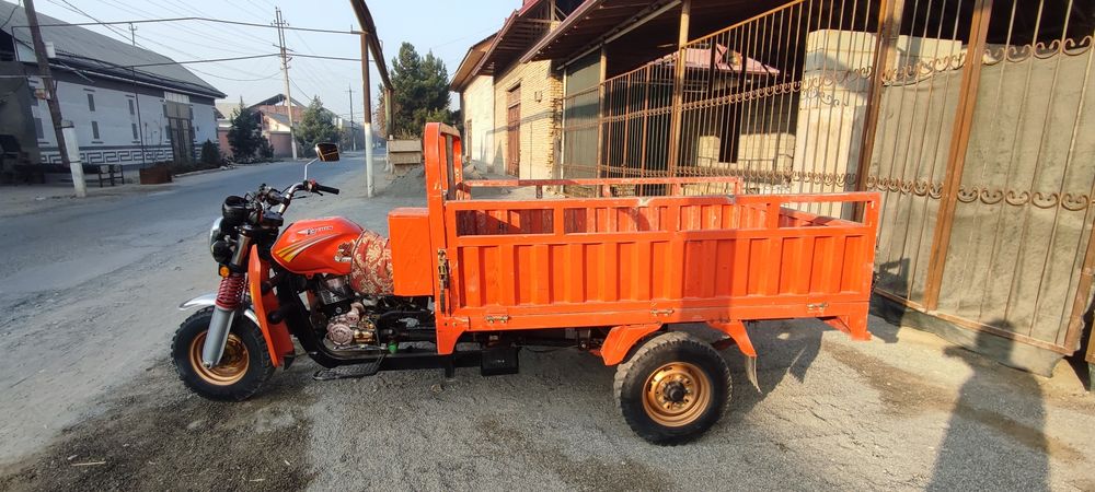 Лочин моторол сотилади