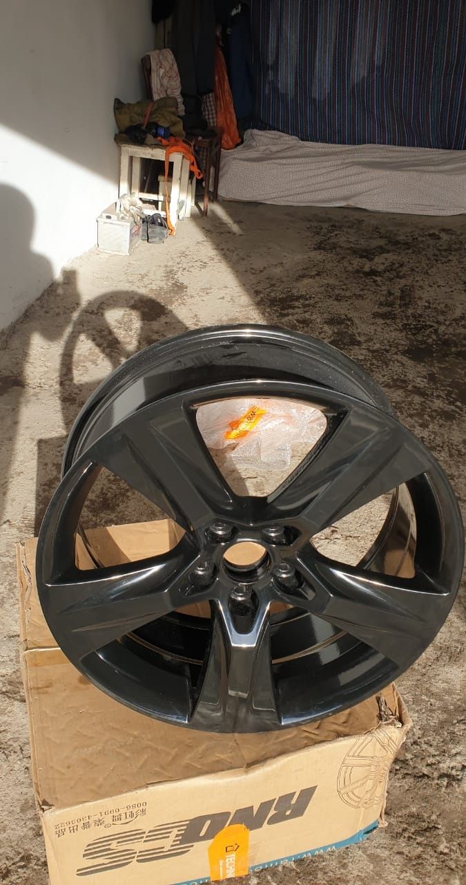 Продам диски r19. ..  5*114.3    7.5j.   et35.      ц.о60.1