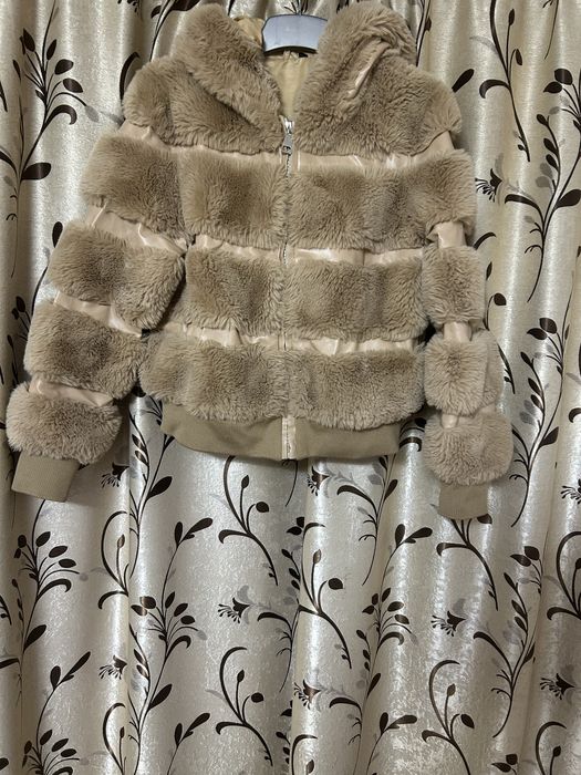 Haină de blană tip geacă