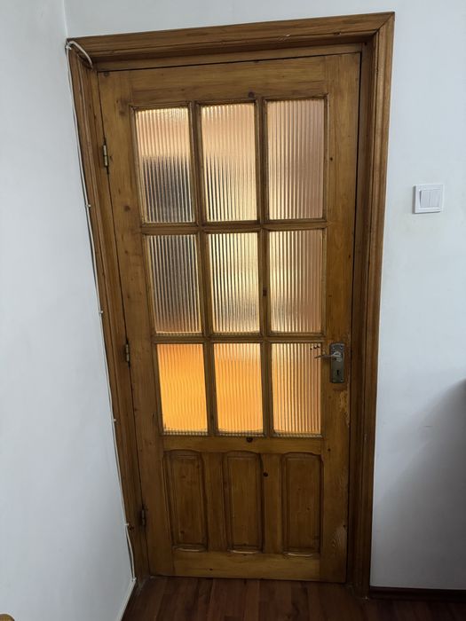 Usi din lemn de brad