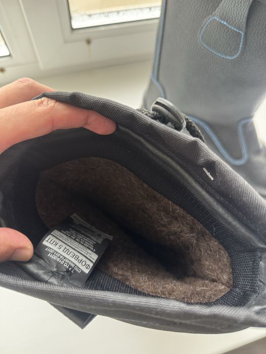 Продам зимнюю спецобувь