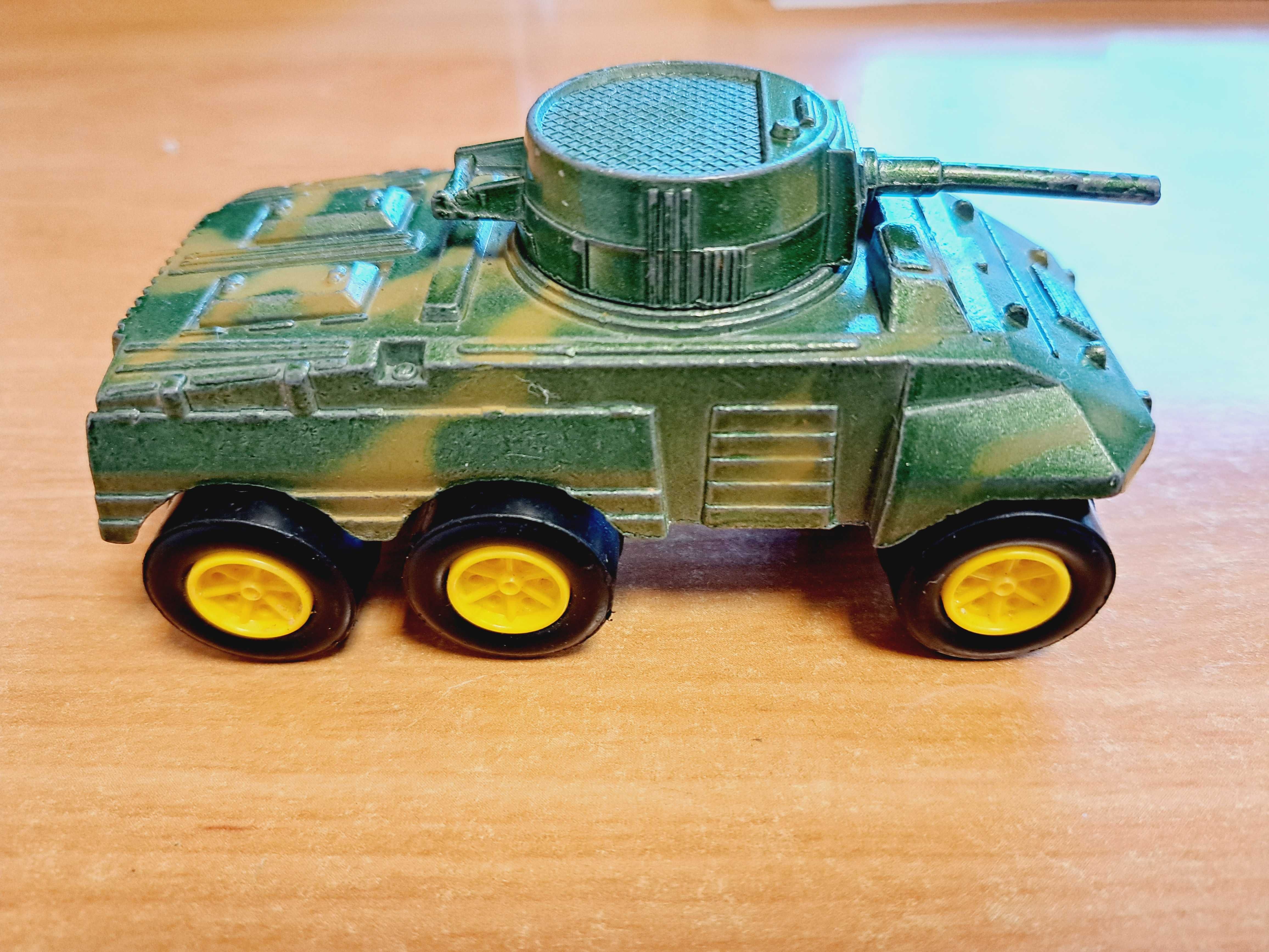 Tanc M8 vintage 70s marca americana TootsieToy Metal Armored Car Army