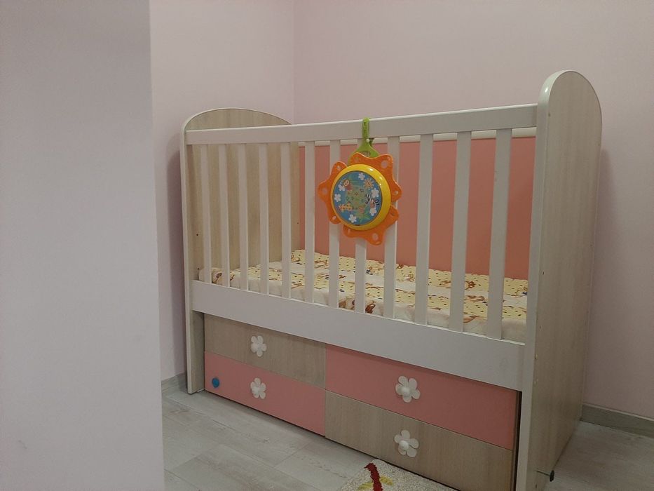 Детско креватче розово