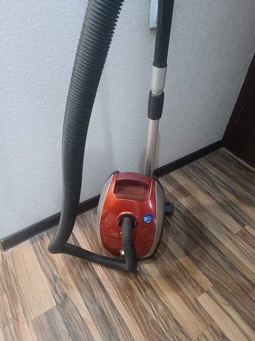 Пылесос Samsung в хорошем состоянии, рабочий