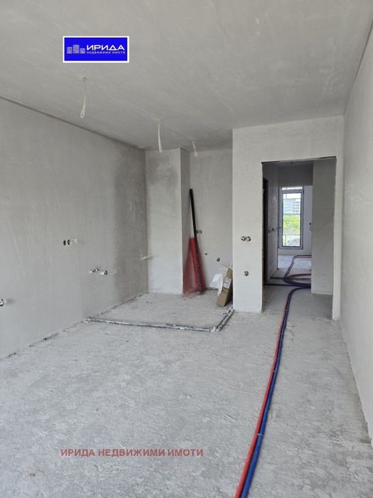 Двустаен апартамент в Младост 4 с двор с  АКТ 14!