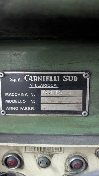 Masina de gaurit verticala industriala.