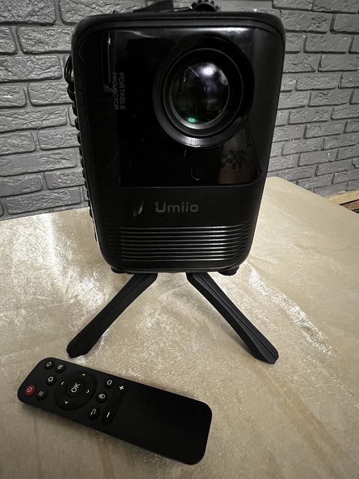 Продам проектор Ummio
