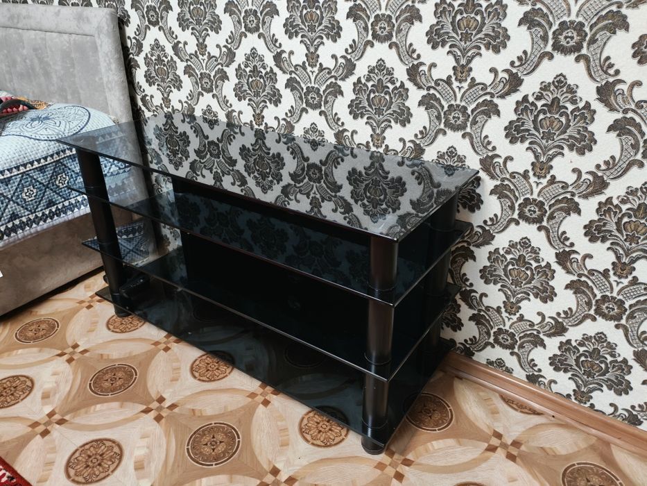 Столик стеклянный