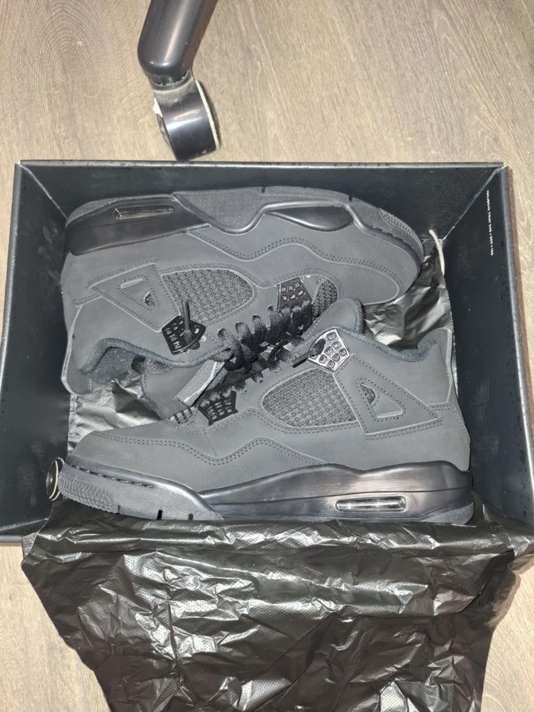 Jordan 4 black cat
