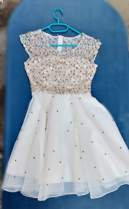 Rochie seara cu broderie S/M impecabila