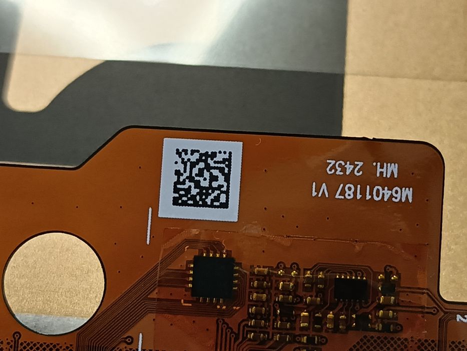 Display telefon nou in cutie
