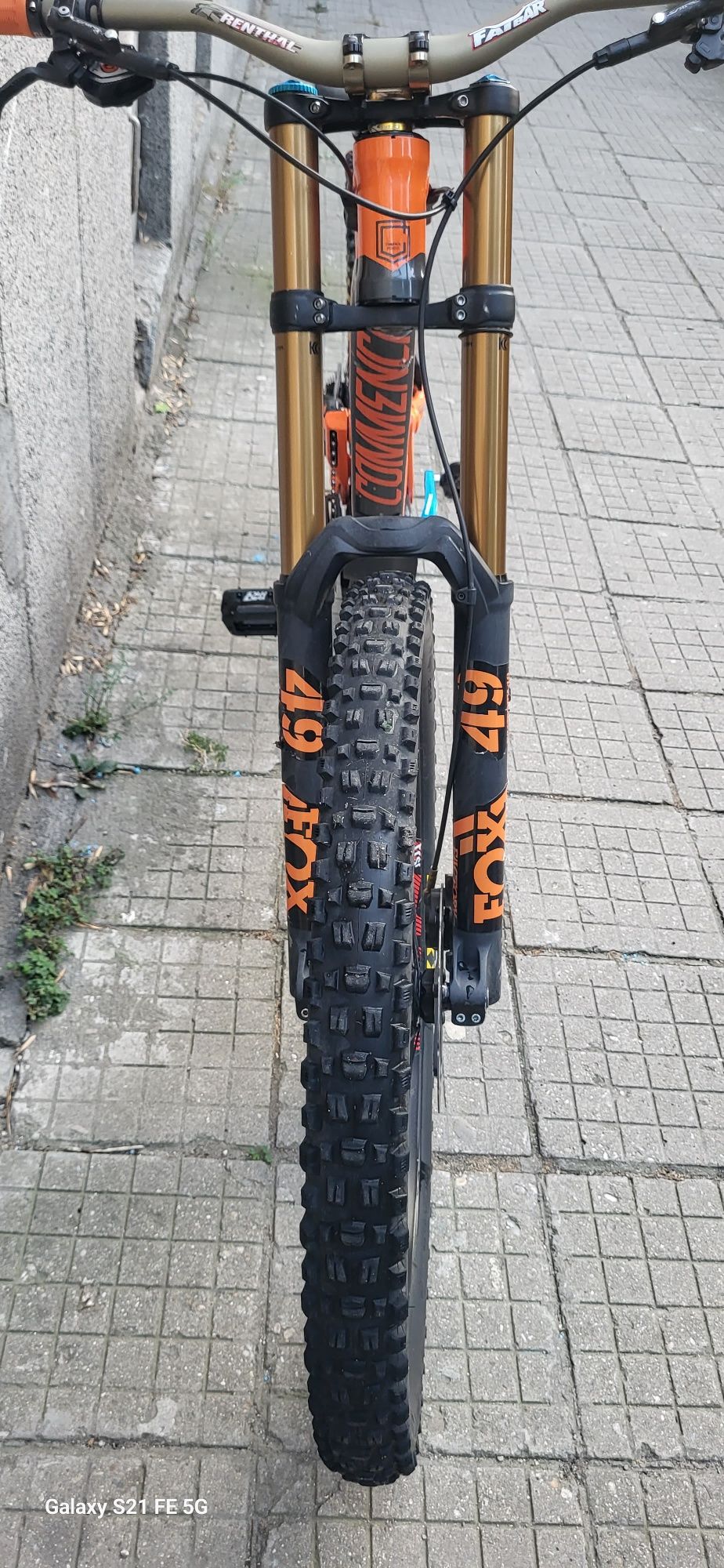 Продава се commencal supreme v4 2019