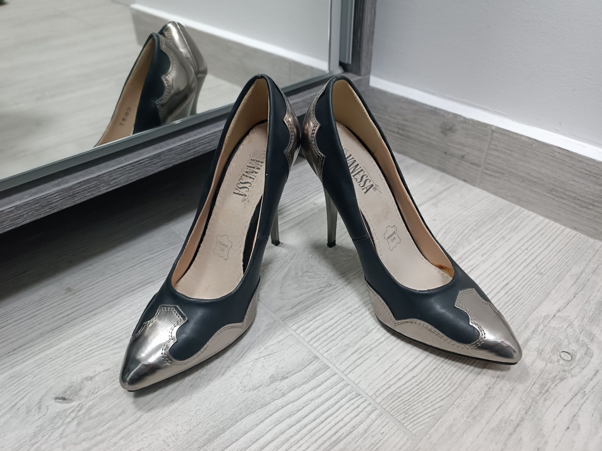 Pantofi stiletto