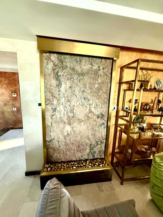 Fantana decorativa de perete interior