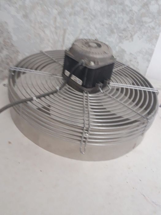 Вытяжной вентилятор новый осевой 120 Вт
