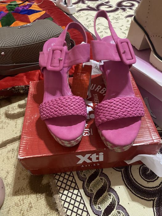 Аяк киымдер Сатылады