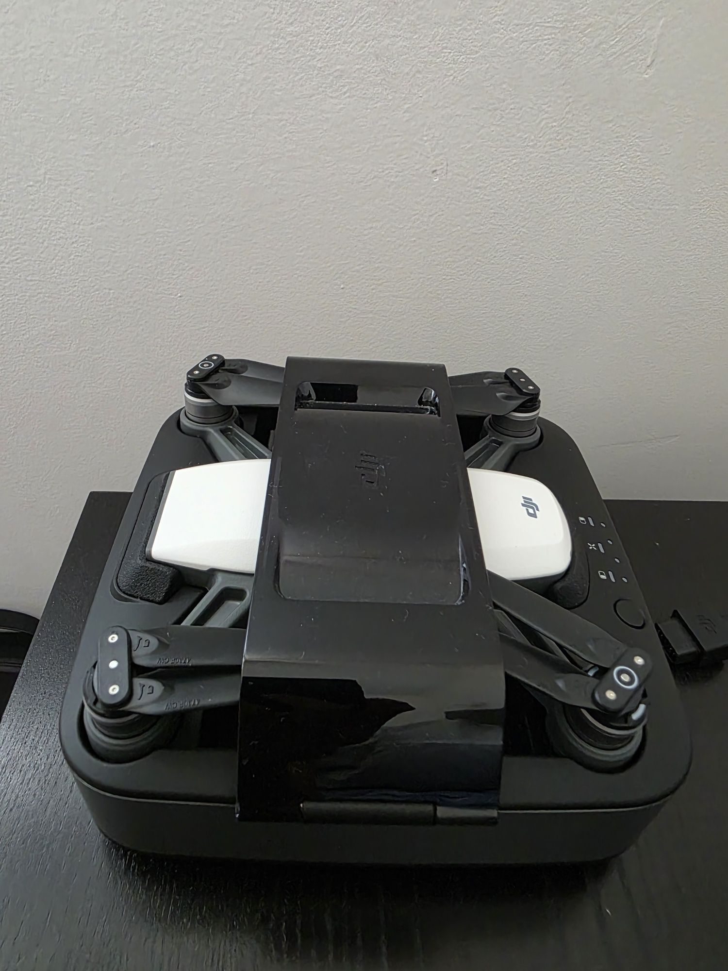 Продавам дрон DJI Spark