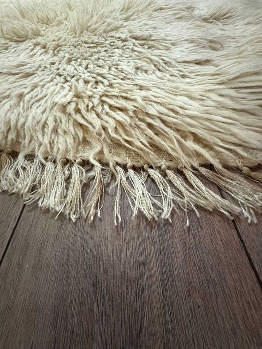 Set din lână, compus din: 3 treceri, pătura și 2 elemente pt. fotolii