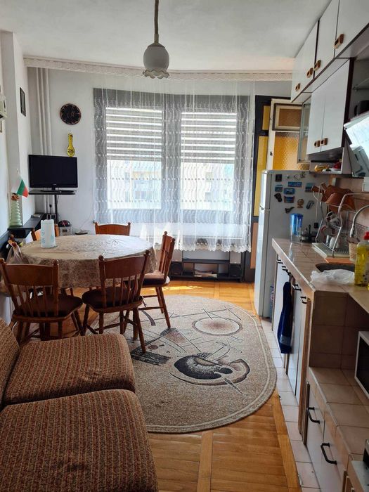 широк център - двустаен