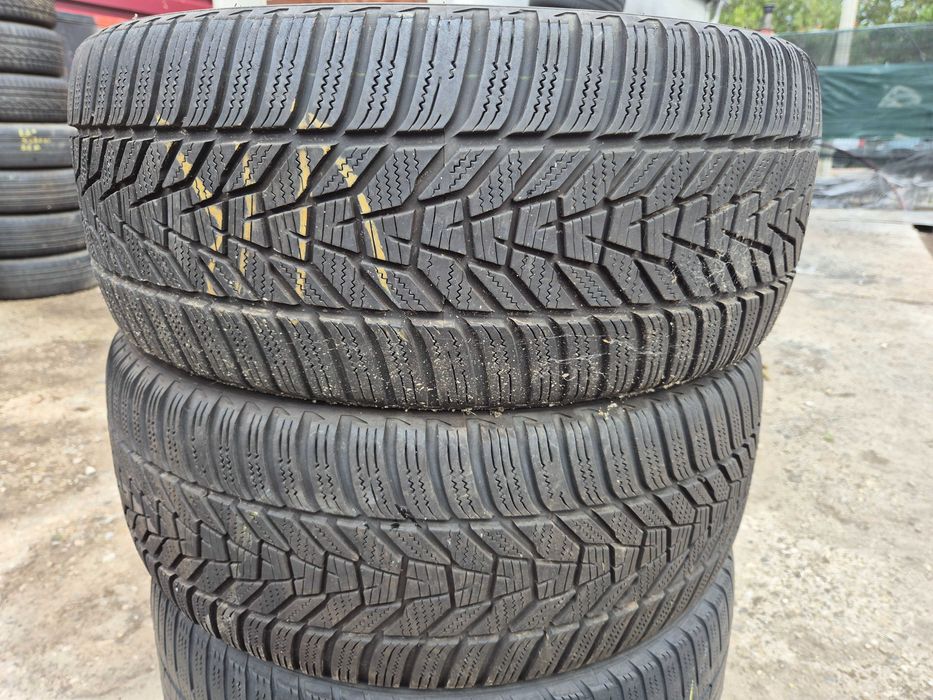 2 Anvelope de IARNA - 225/40/18 - HANKOOK - Aproape NOI DOT 2022 !