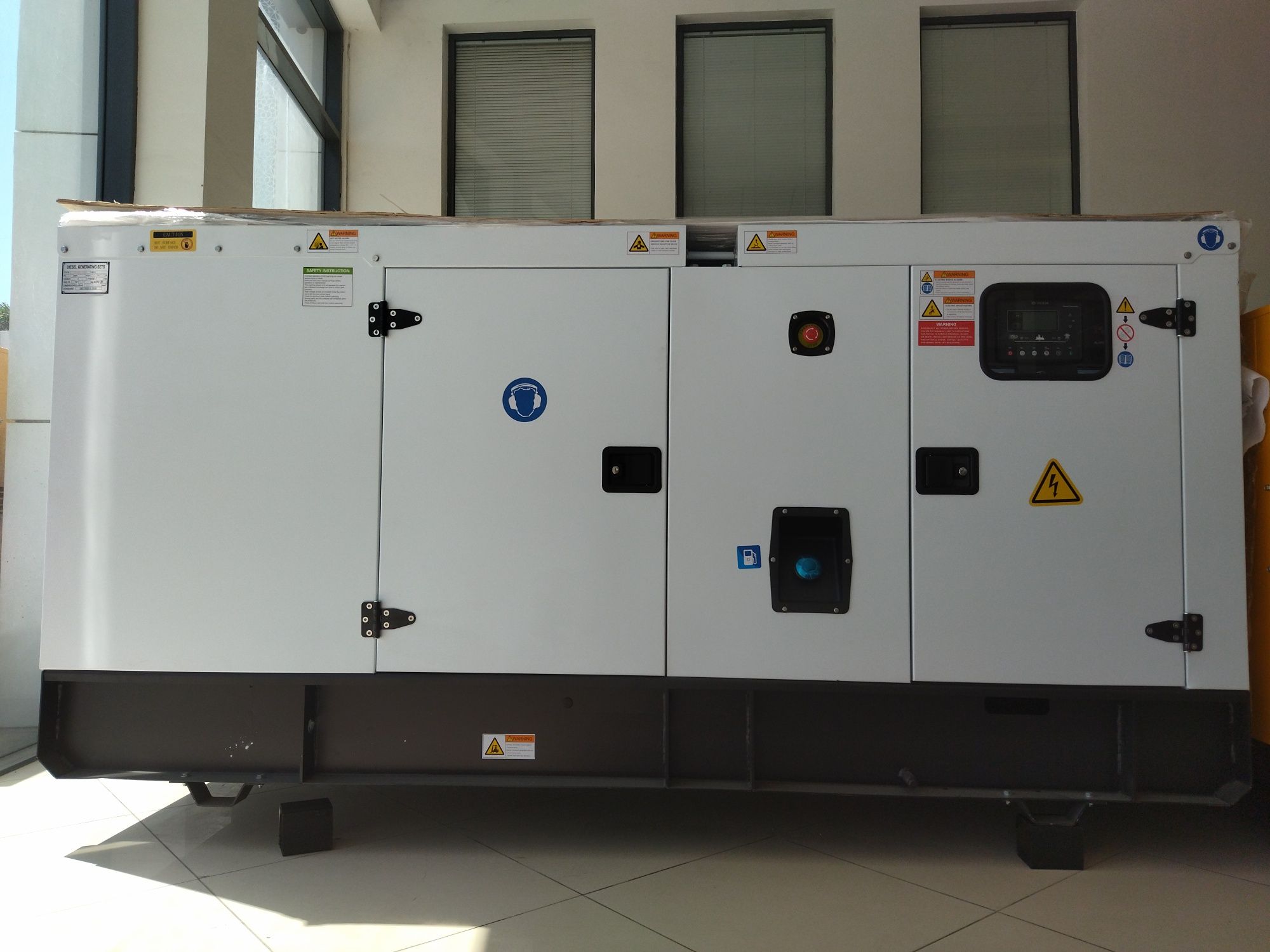 Дизельный генератор YIHUA GENSET 100КВT, дизельный движок dvijok, gene